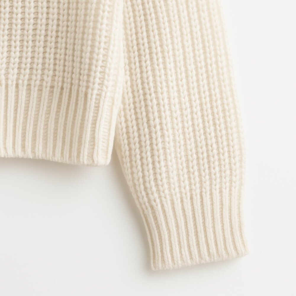 Soft Chunky Knit White Sweater – Size Large (L) – Never Worn  Stay warm, stylish