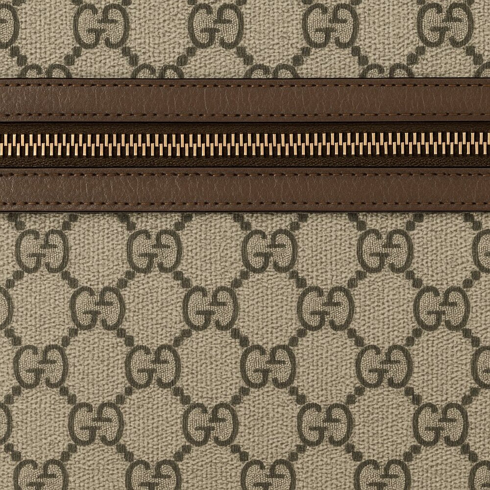 Gucci GG Supreme Clutch Bag