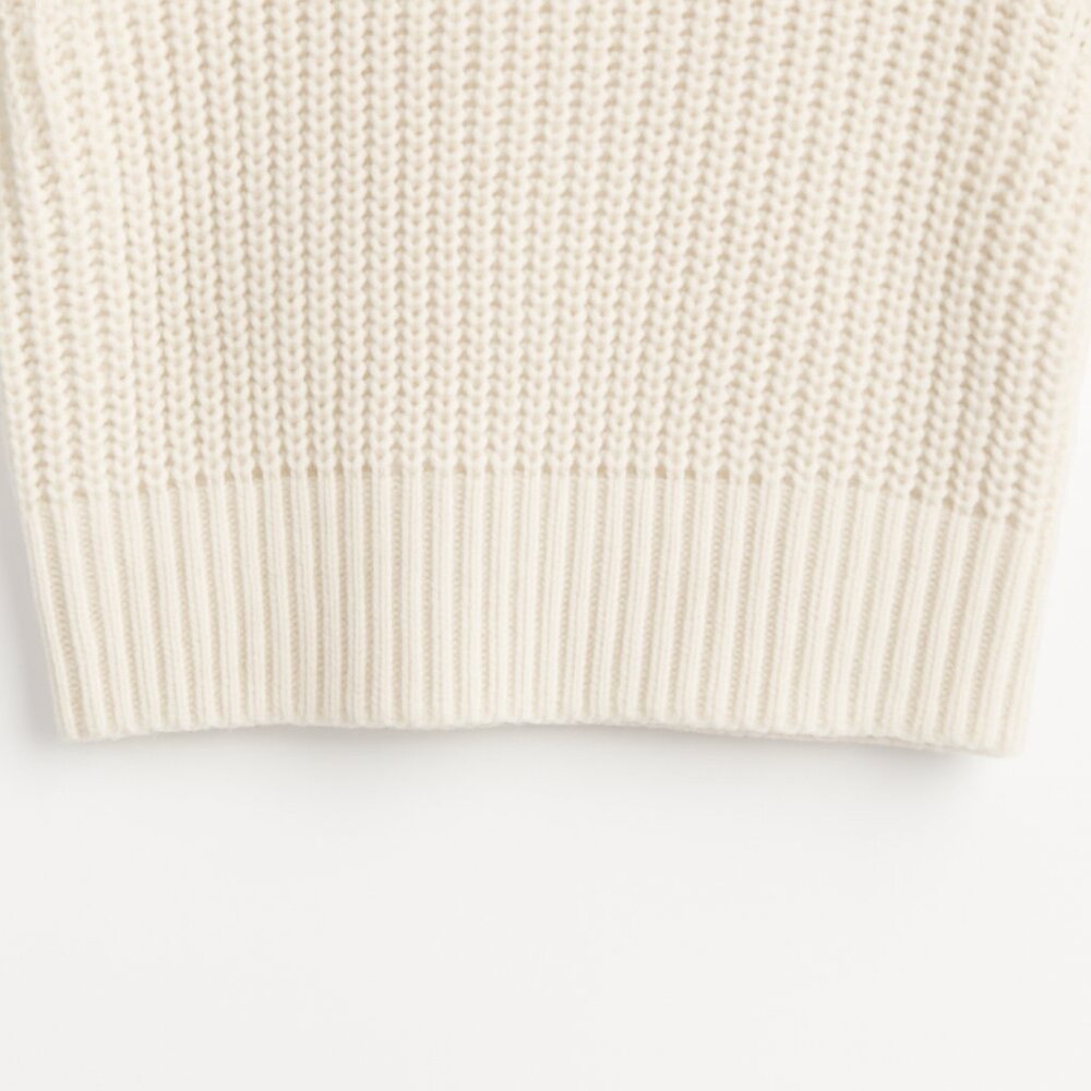 Soft Chunky Knit White Sweater – Size Large (L) – Never Worn  Stay warm, stylish