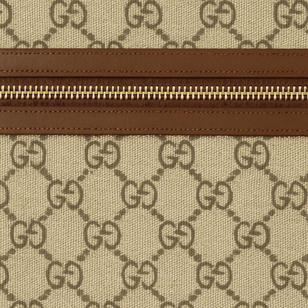 Gucci GG Supreme Clutch Bag