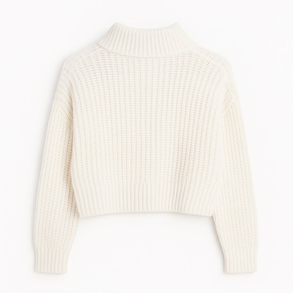 Soft Chunky Knit White Sweater – Size Large (L) – Never Worn  Stay warm, stylish